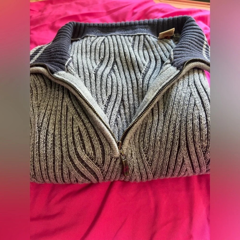 #24 Tommy Bahama sweater